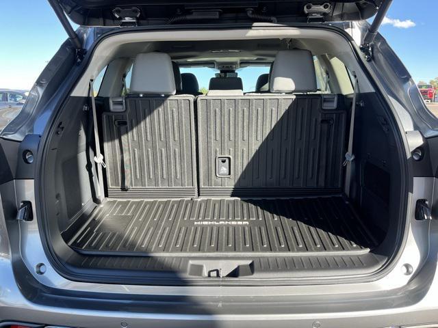 new 2025 Toyota Highlander car, priced at $52,703