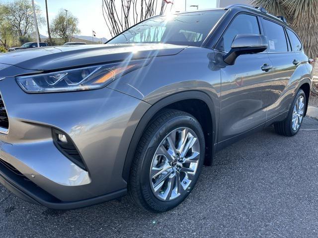 new 2025 Toyota Highlander car, priced at $52,703