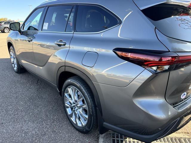 new 2025 Toyota Highlander car, priced at $52,703