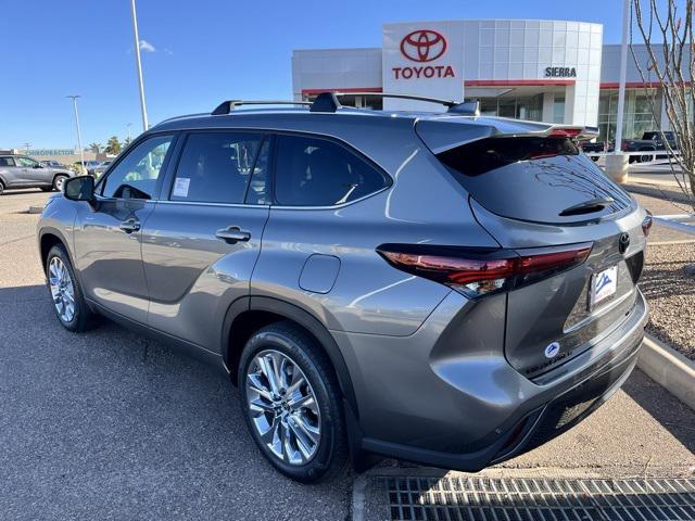 new 2025 Toyota Highlander car, priced at $52,703