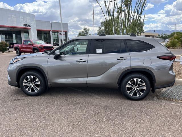 new 2025 Toyota Highlander car, priced at $45,588