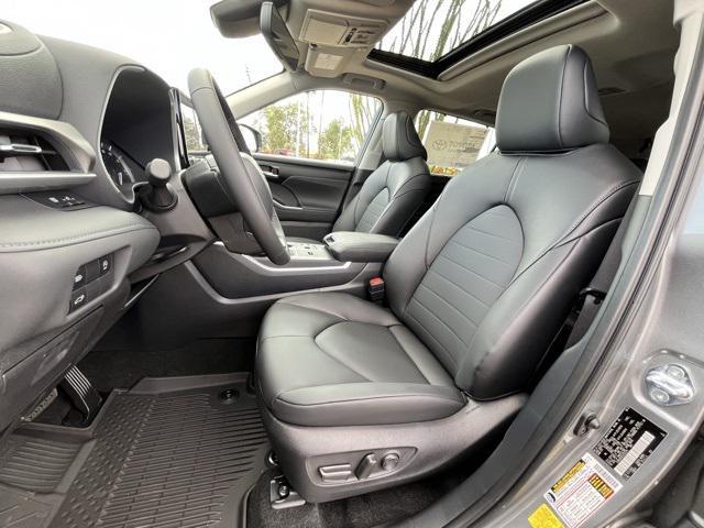 new 2025 Toyota Highlander car, priced at $45,588
