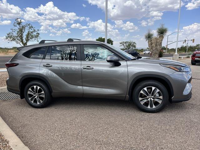 new 2025 Toyota Highlander car, priced at $45,588