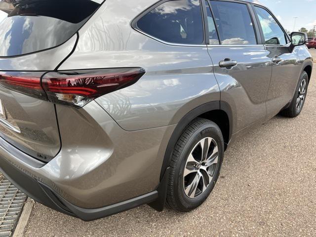 new 2025 Toyota Highlander car, priced at $45,588