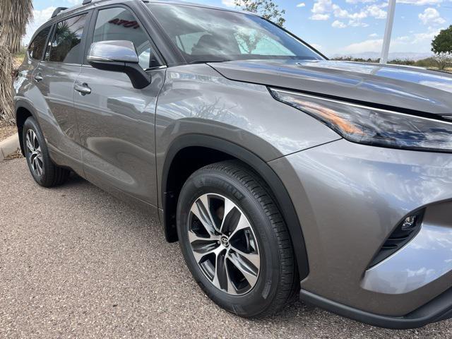new 2025 Toyota Highlander car, priced at $45,588