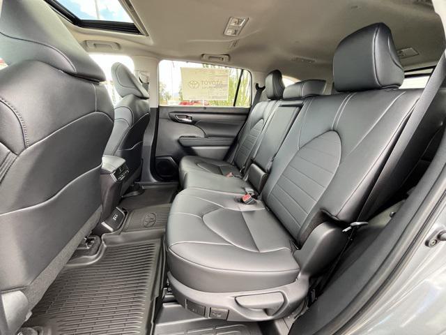 new 2025 Toyota Highlander car, priced at $45,588
