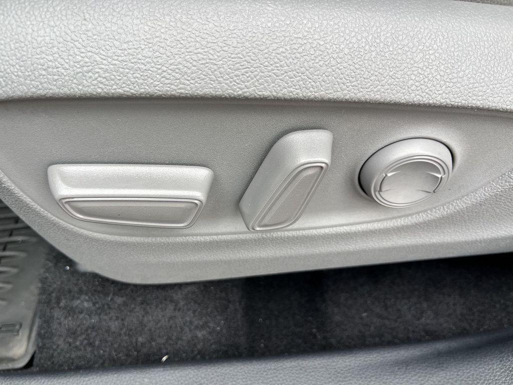 used 2021 Toyota Highlander Hybrid car, priced at $31,539