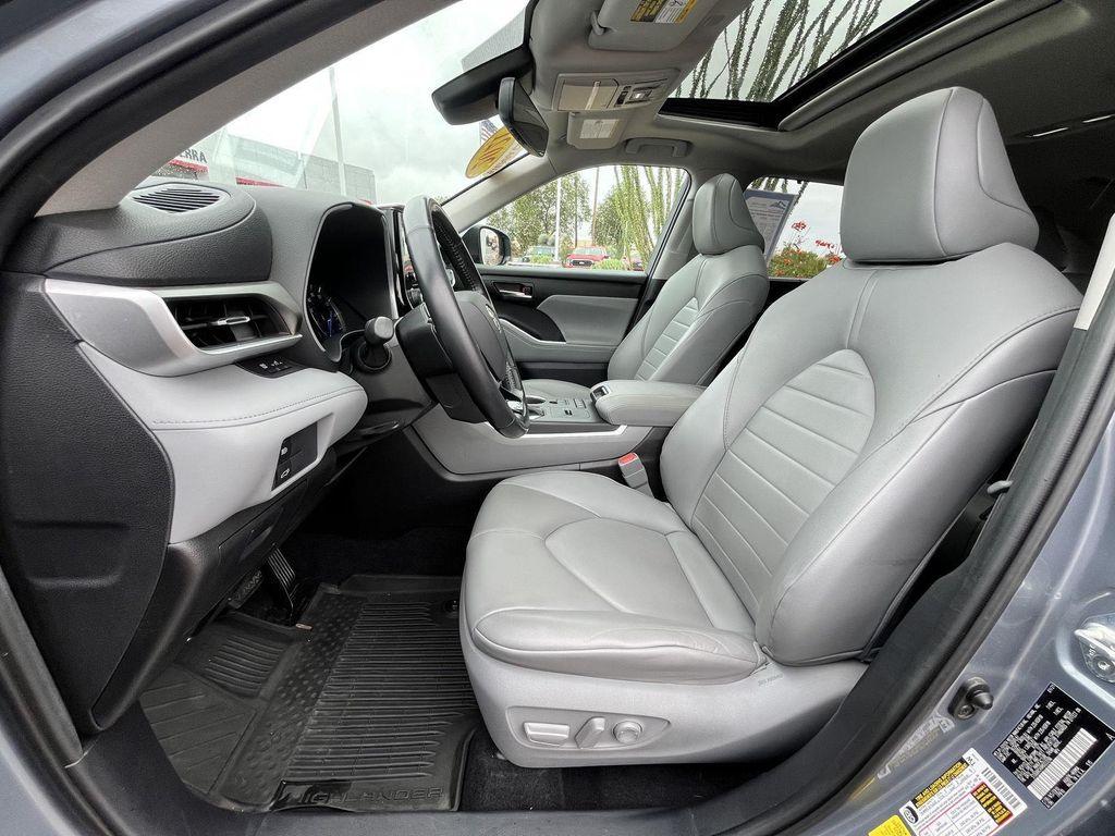 used 2021 Toyota Highlander Hybrid car, priced at $31,539