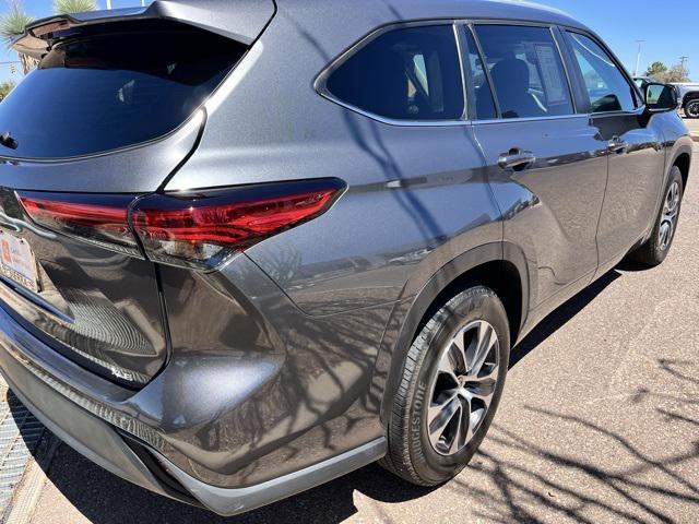 used 2023 Toyota Highlander car, priced at $40,289