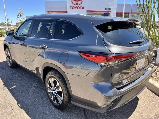 used 2023 Toyota Highlander car, priced at $40,289