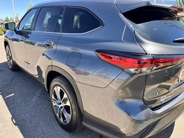 used 2023 Toyota Highlander car, priced at $40,289