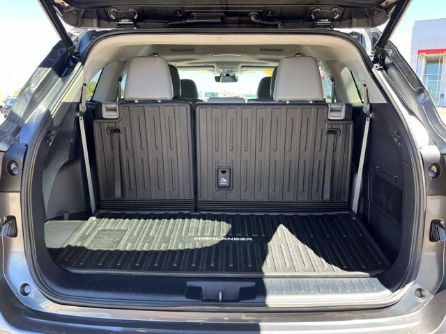 used 2023 Toyota Highlander car, priced at $40,289