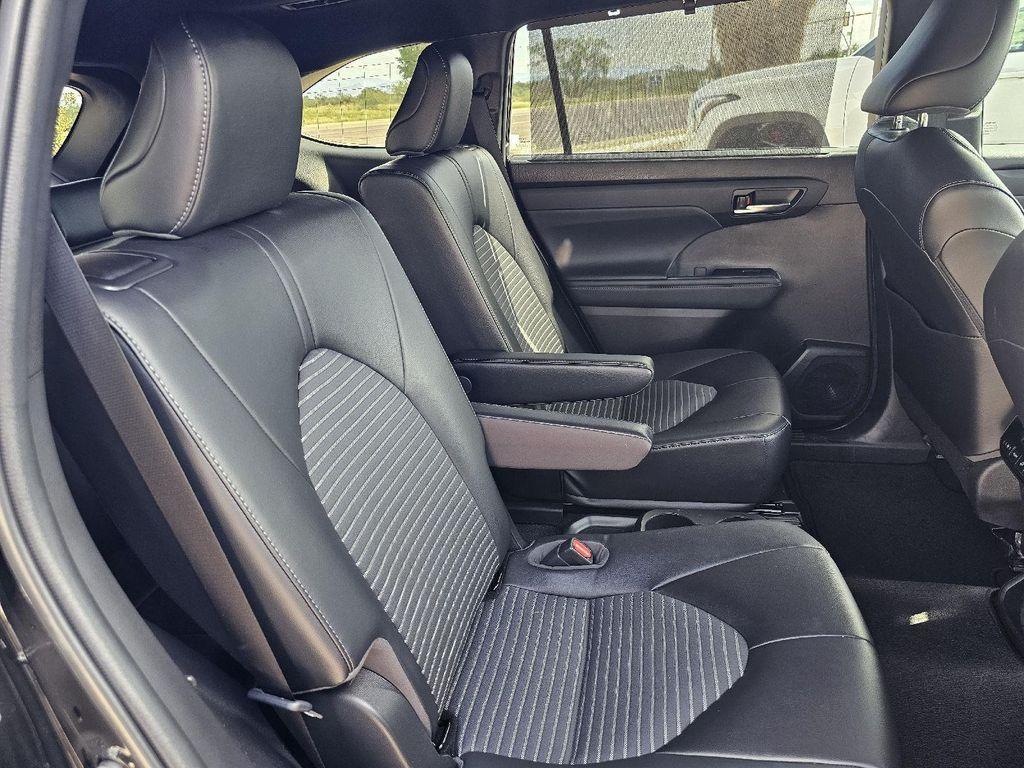 used 2022 Toyota Highlander car, priced at $38,489