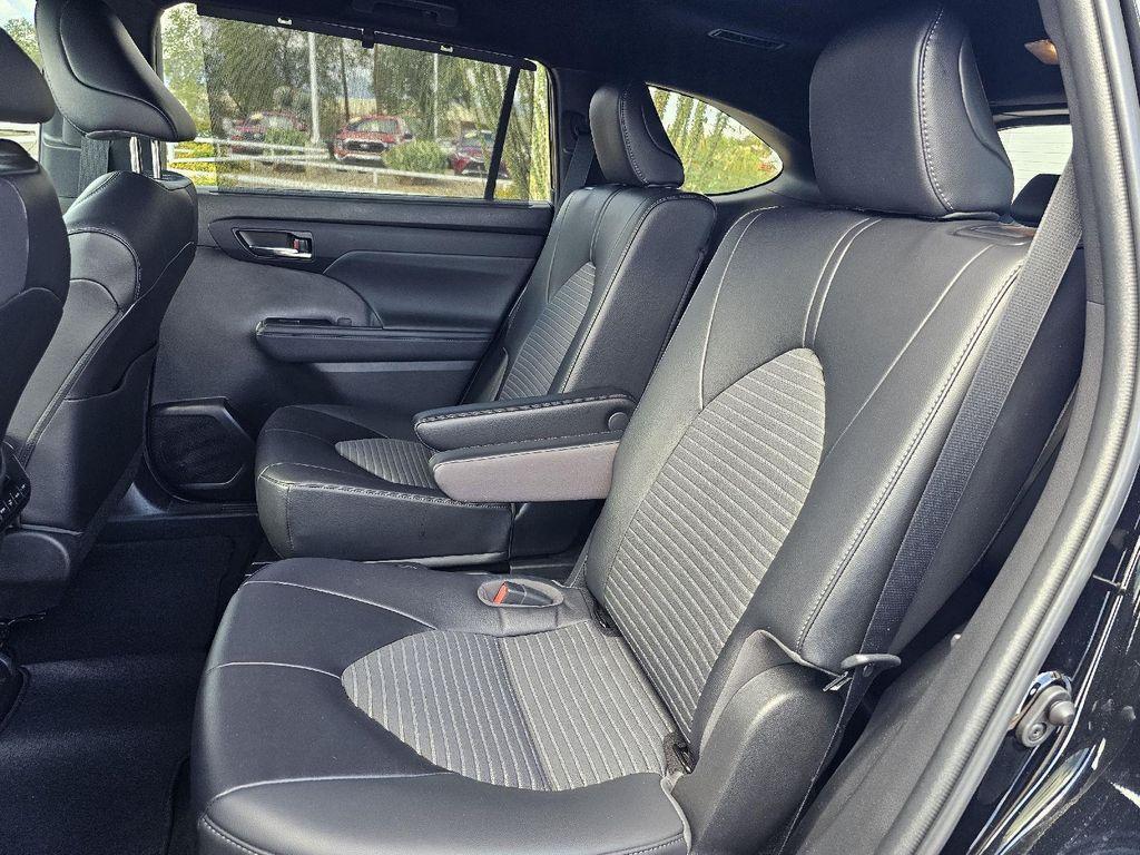 used 2022 Toyota Highlander car, priced at $38,489