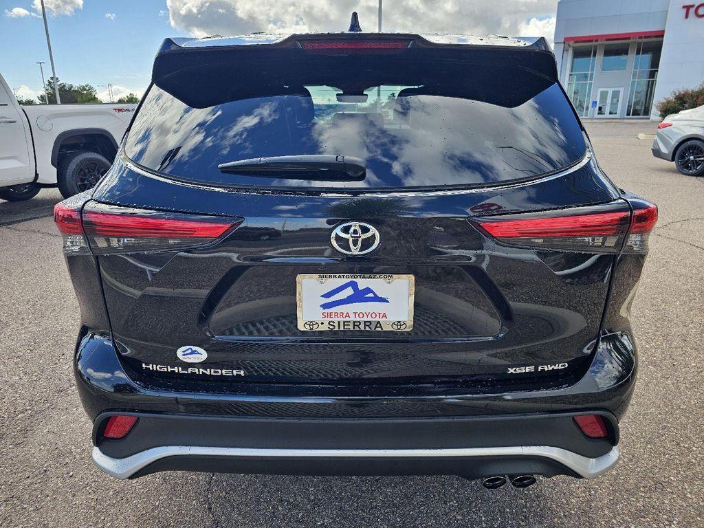 used 2022 Toyota Highlander car, priced at $38,489