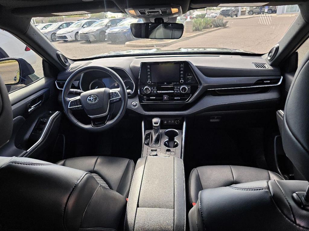 used 2022 Toyota Highlander car, priced at $38,489