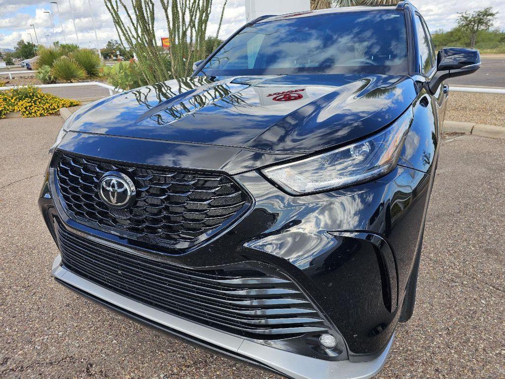 used 2022 Toyota Highlander car, priced at $38,489