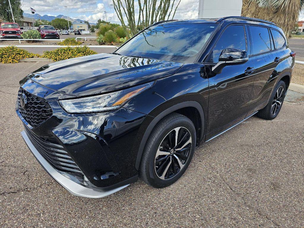 used 2022 Toyota Highlander car, priced at $38,489
