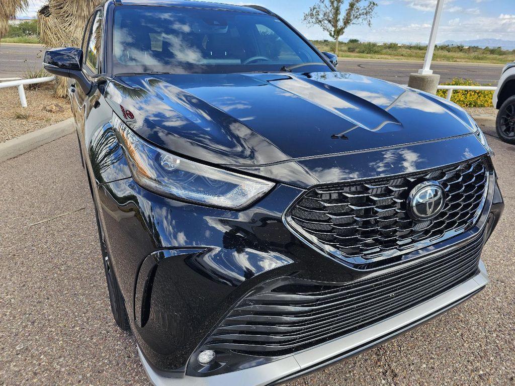 used 2022 Toyota Highlander car, priced at $38,489