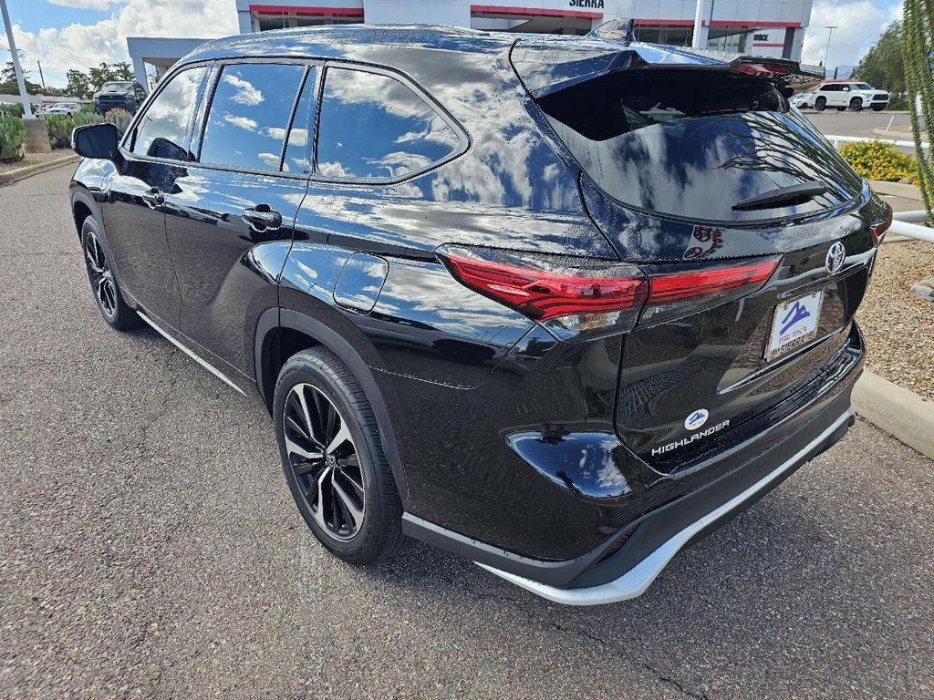 used 2022 Toyota Highlander car, priced at $38,489