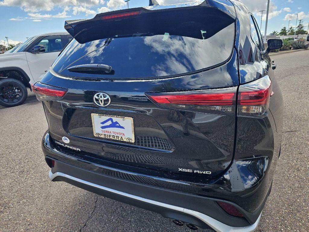 used 2022 Toyota Highlander car, priced at $38,489