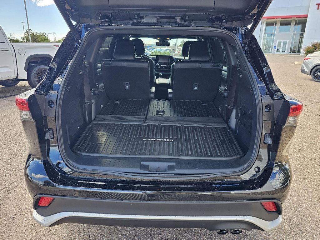 used 2022 Toyota Highlander car, priced at $38,489