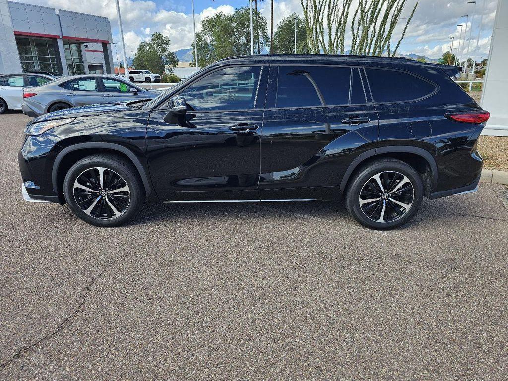used 2022 Toyota Highlander car, priced at $38,489