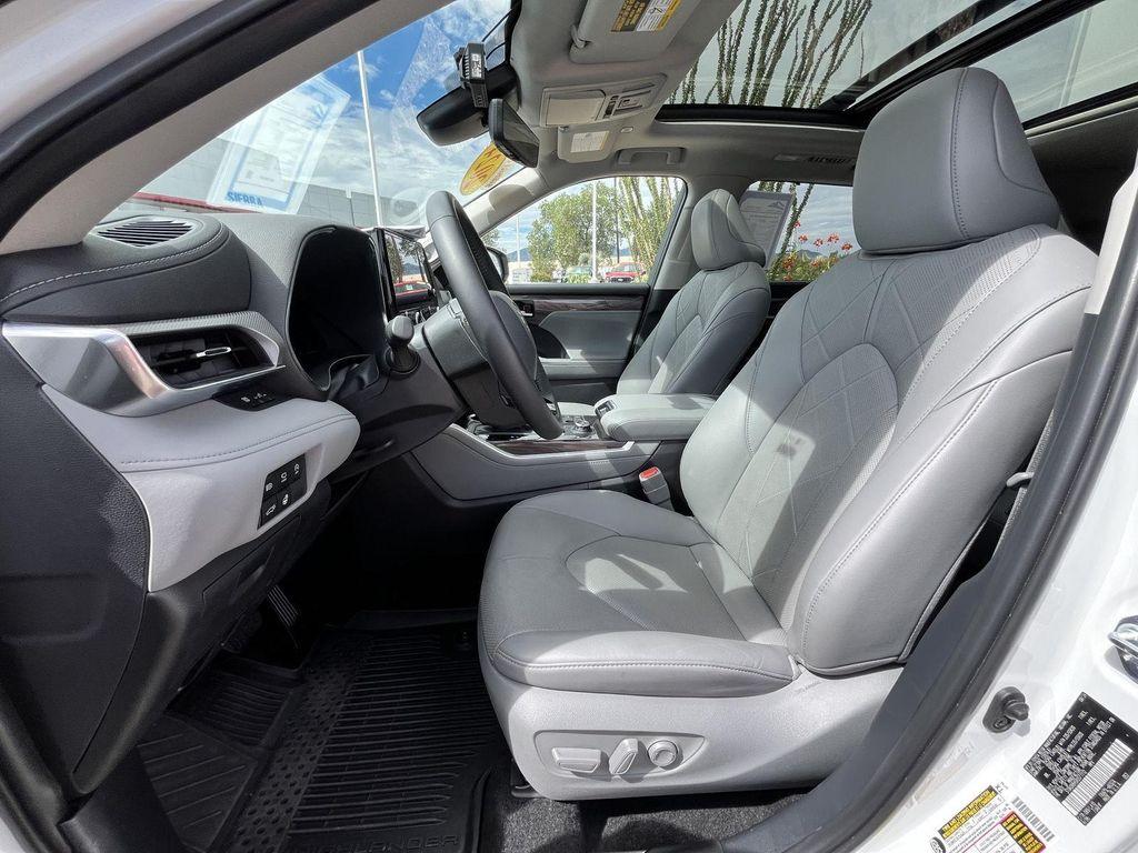 used 2024 Toyota Highlander car, priced at $51,789