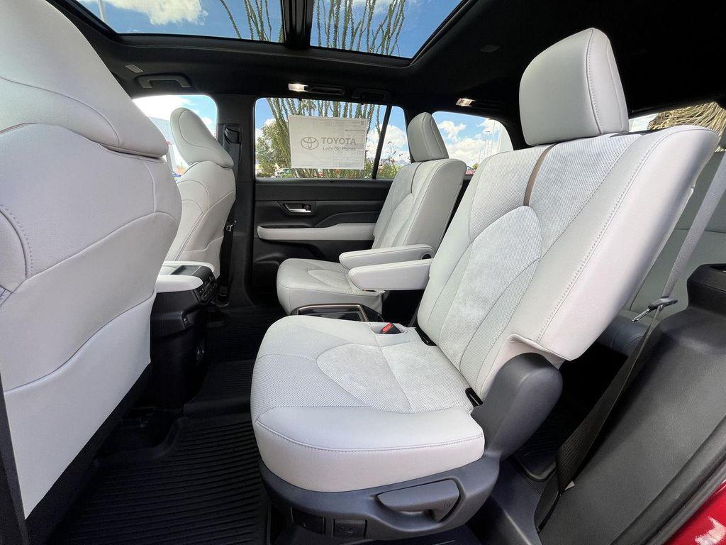 new 2025 Toyota Grand Highlander Hybrid car, priced at $60,998