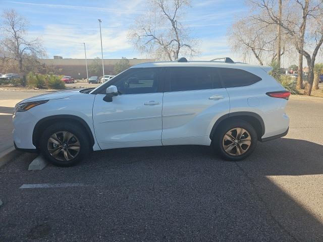 used 2023 Toyota Highlander Hybrid car, priced at $41,789