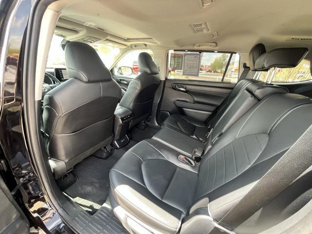 used 2020 Toyota Highlander car, priced at $32,889
