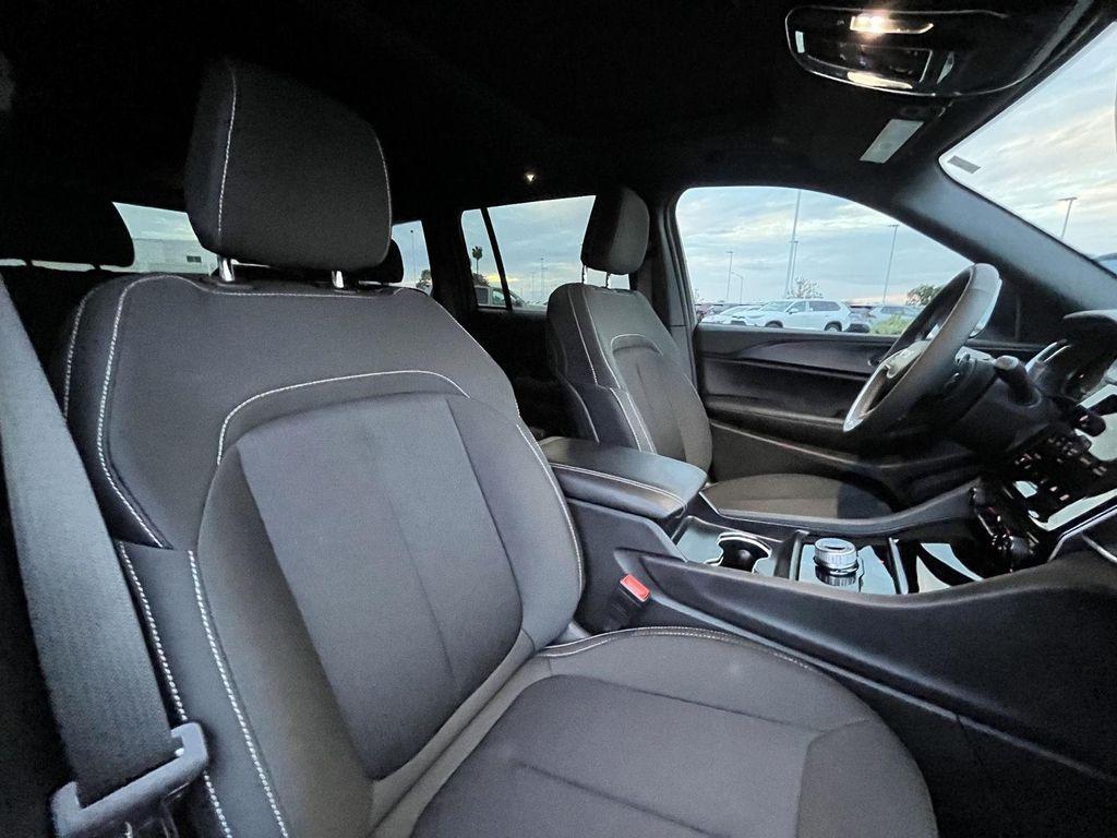 used 2025 Jeep Grand Cherokee car, priced at $35,589