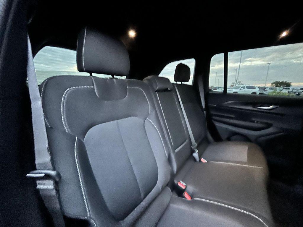 used 2025 Jeep Grand Cherokee car, priced at $35,589