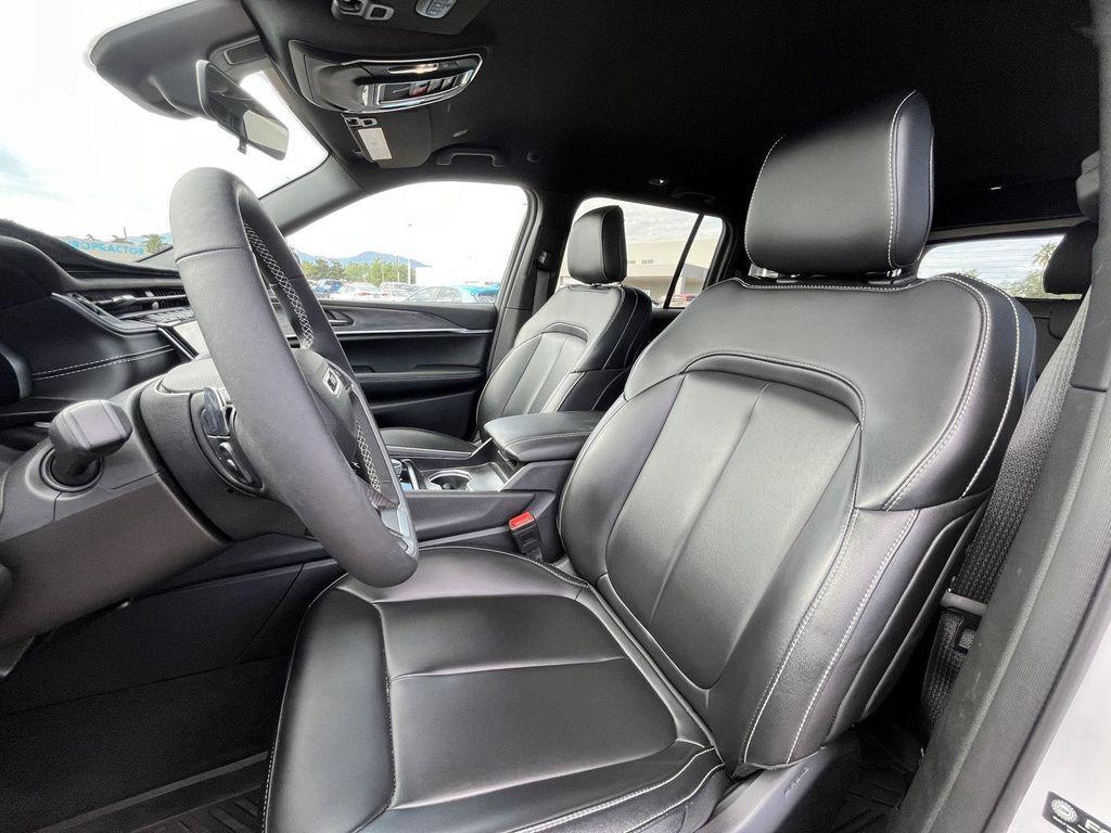 used 2025 Jeep Grand Cherokee car, priced at $41,489