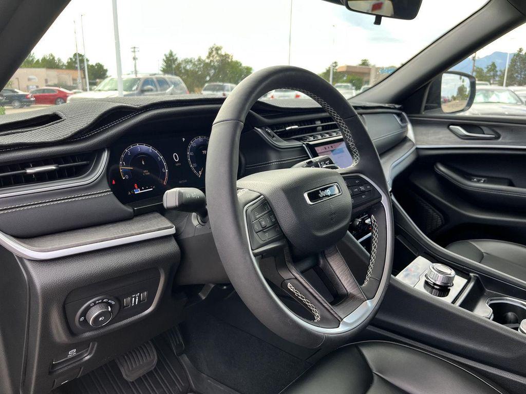 used 2025 Jeep Grand Cherokee car, priced at $41,489