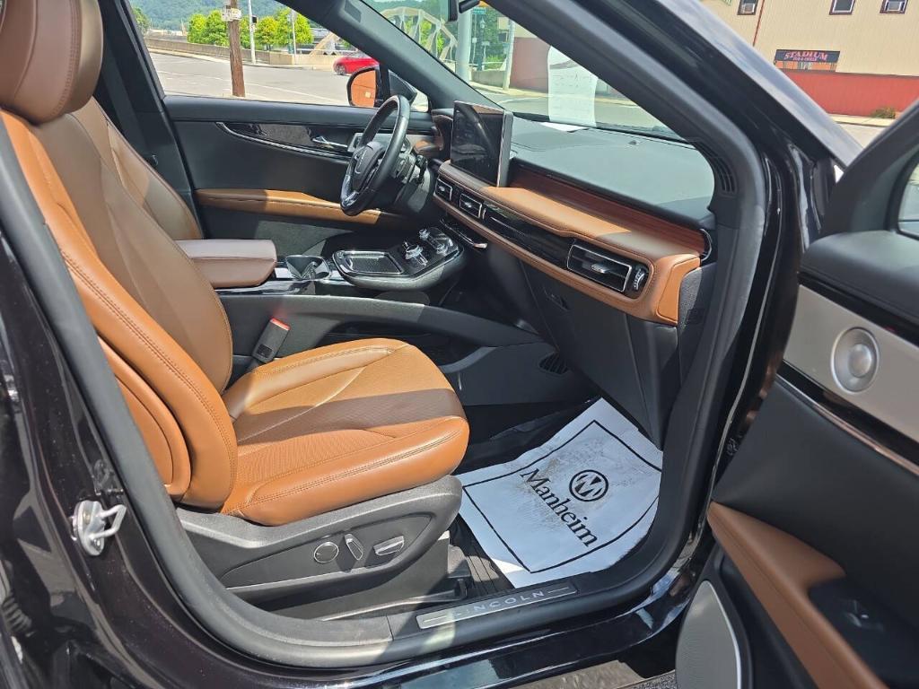 used 2022 Lincoln Nautilus car, priced at $42,900