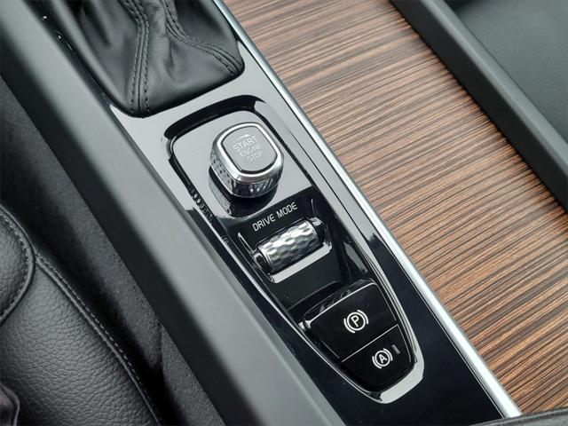 used 2021 Volvo XC60 car, priced at $31,000