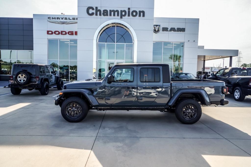 new 2024 Jeep Gladiator car, priced at $44,562