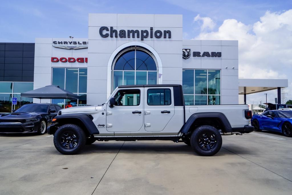 new 2024 Jeep Gladiator car, priced at $43,948