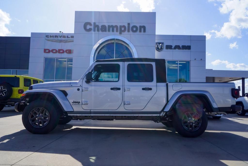 new 2024 Jeep Gladiator car, priced at $38,210