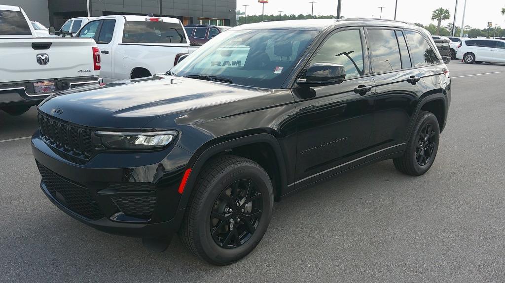 new 2024 Jeep Grand Cherokee car, priced at $40,183