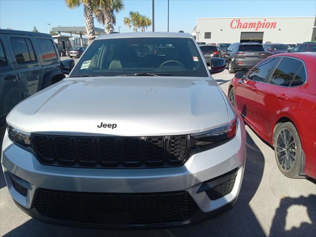 new 2025 Jeep Grand Cherokee car, priced at $40,030