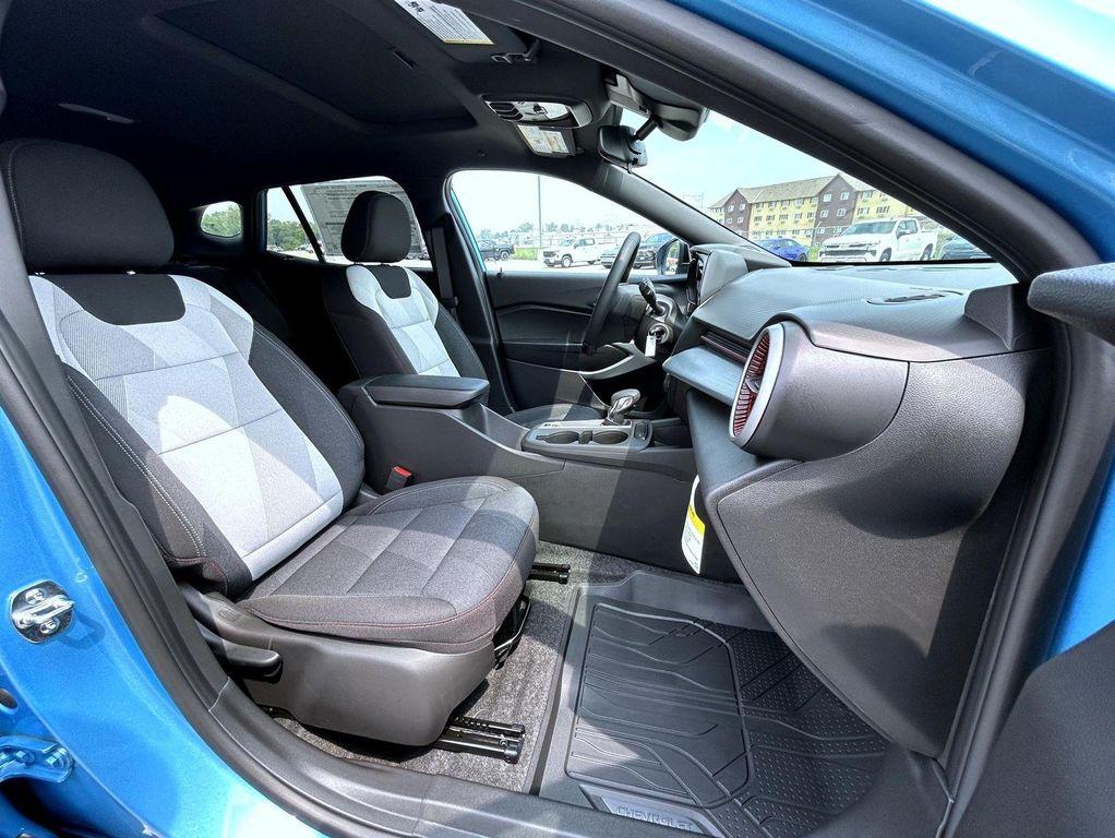 new 2025 Chevrolet Trax car, priced at $25,655