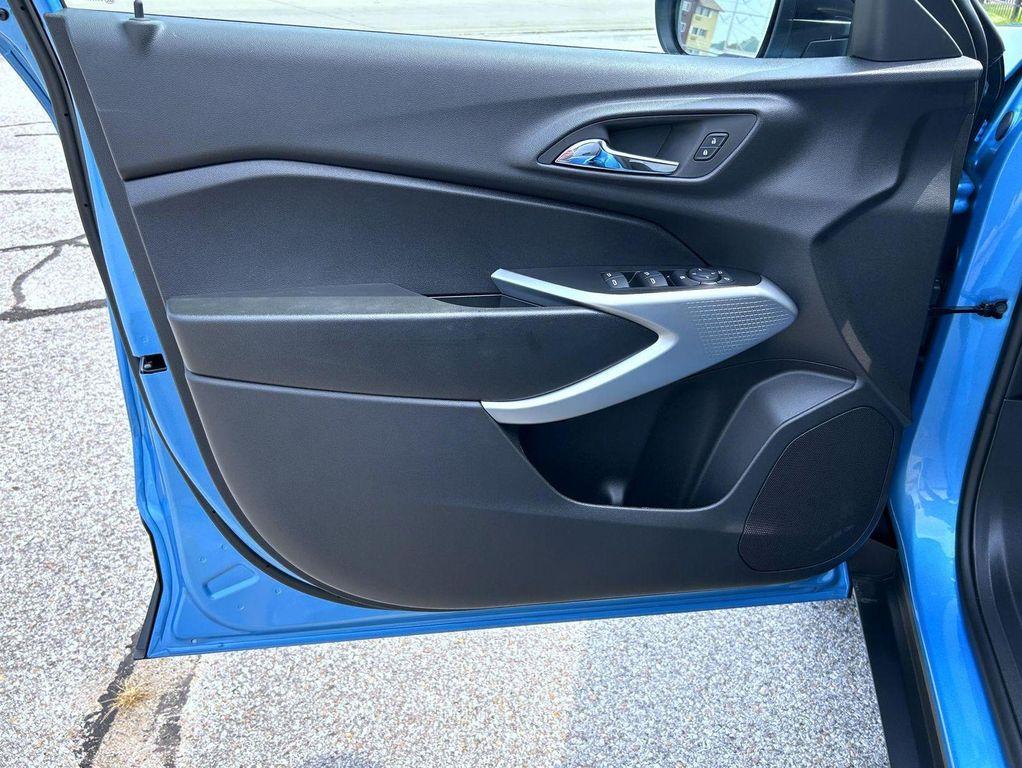 new 2025 Chevrolet Trax car, priced at $25,655