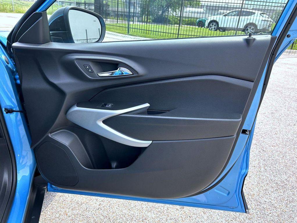 new 2025 Chevrolet Trax car, priced at $25,655