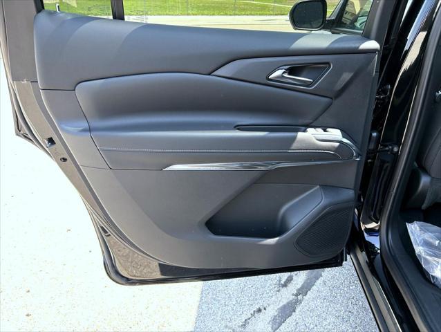 new 2025 Chevrolet Traverse car, priced at $43,850