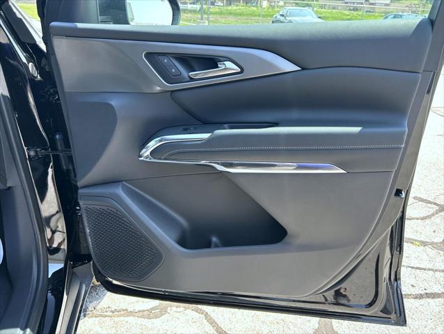 new 2025 Chevrolet Traverse car, priced at $43,850