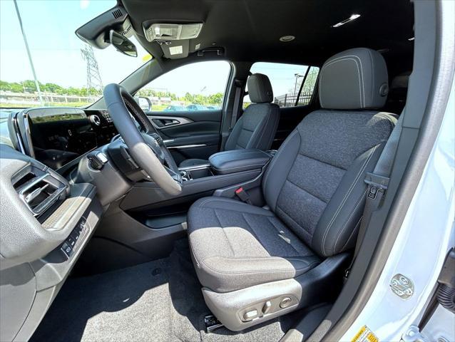 new 2025 Chevrolet Traverse car, priced at $43,949