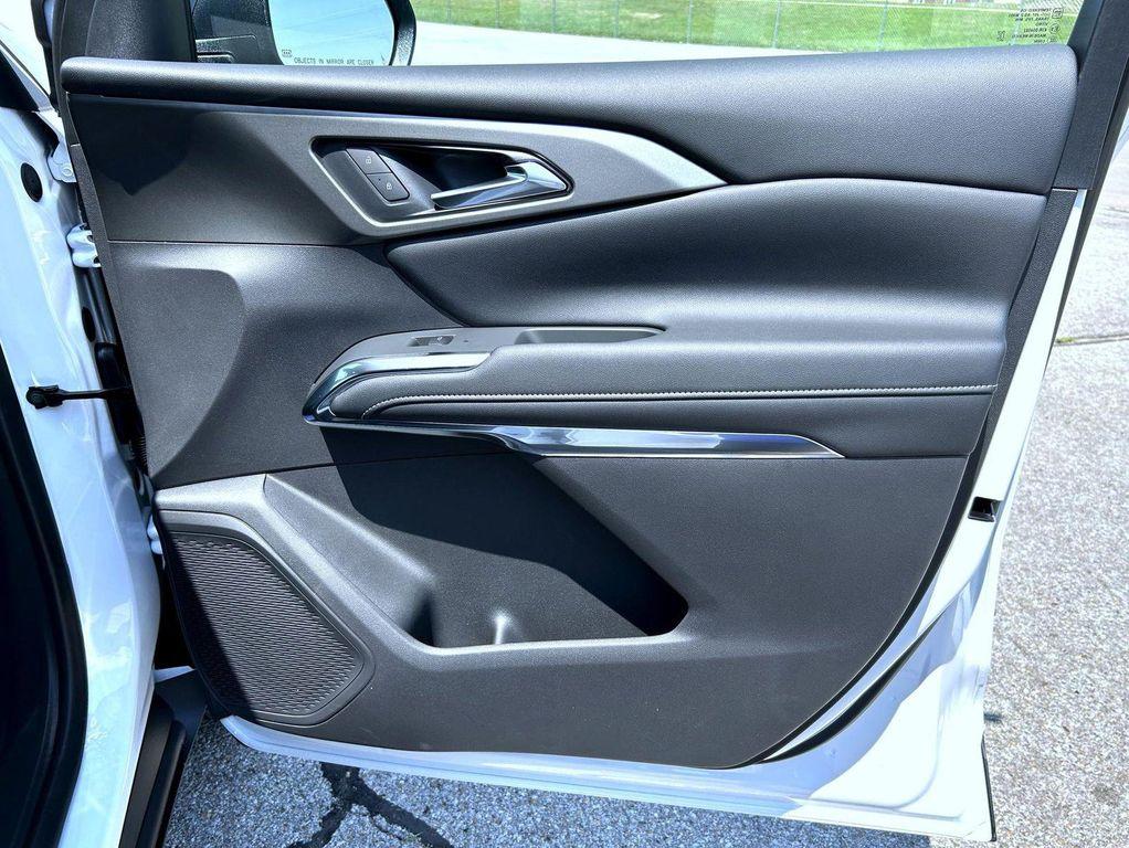 new 2025 Chevrolet Traverse car, priced at $43,850