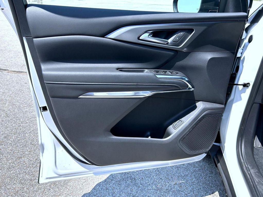 new 2025 Chevrolet Traverse car, priced at $43,850
